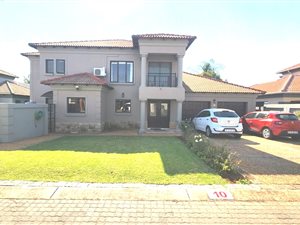 4 Bed House in Rose Acres Estate