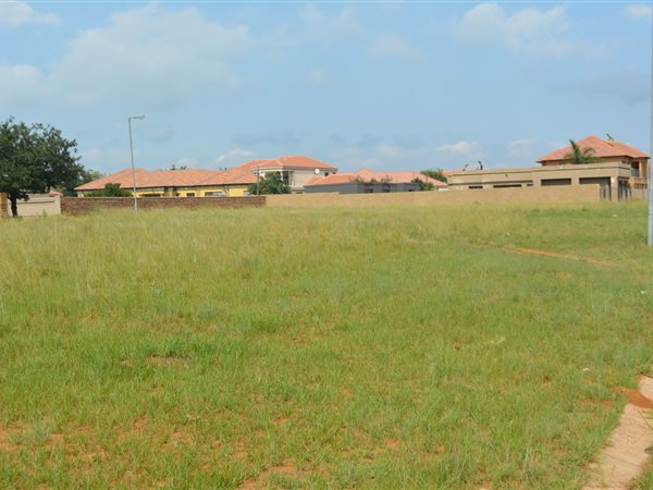 1 166 m² Land