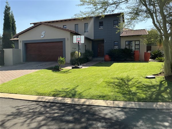 4 Bedroom House 4 Bedroom House