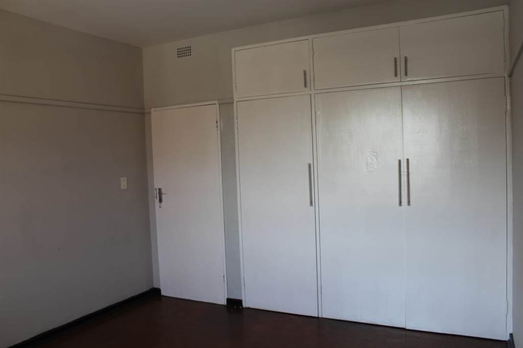 1 Bed Apartment in Germiston Central photo number 8