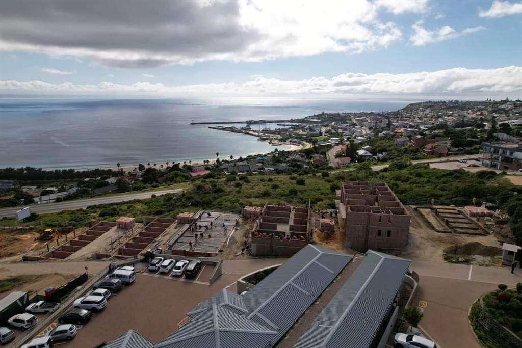 2 Bed Apartment in Mossel Bay Central photo number 14