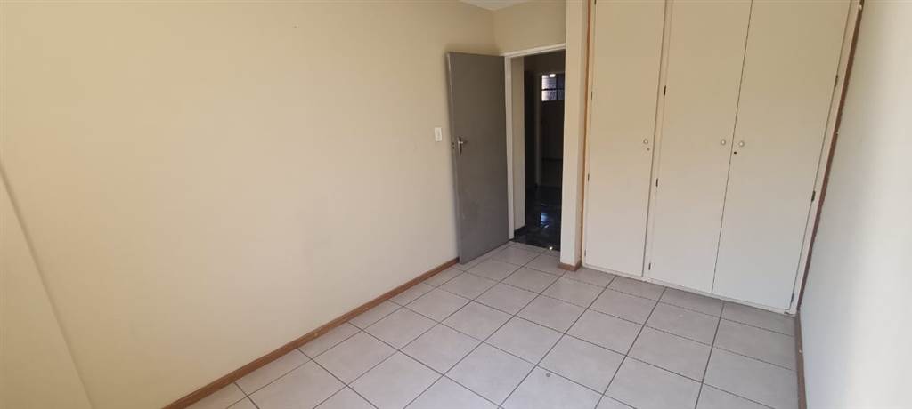 3 Bed Apartment in Sinoville photo number 22