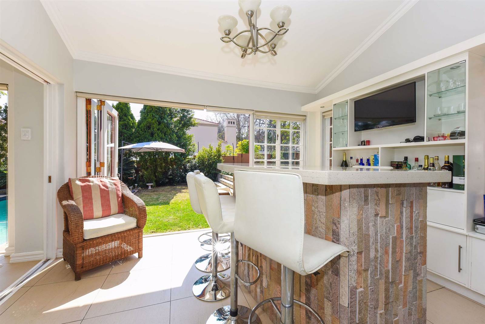 4 Bed Cluster in Douglasdale photo number 6