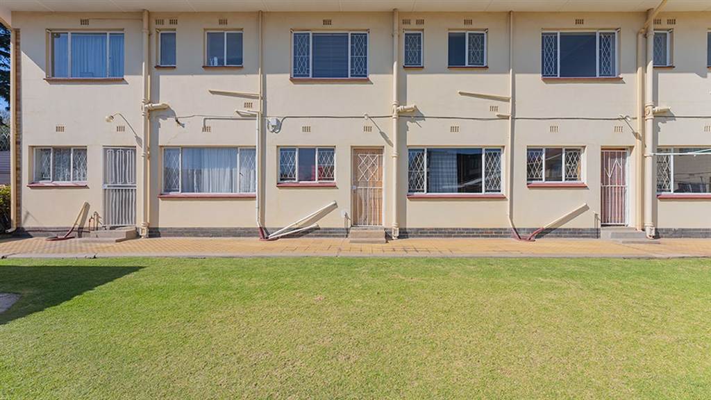 2 Bed Townhouse in Kempton Park Central photo number 19
