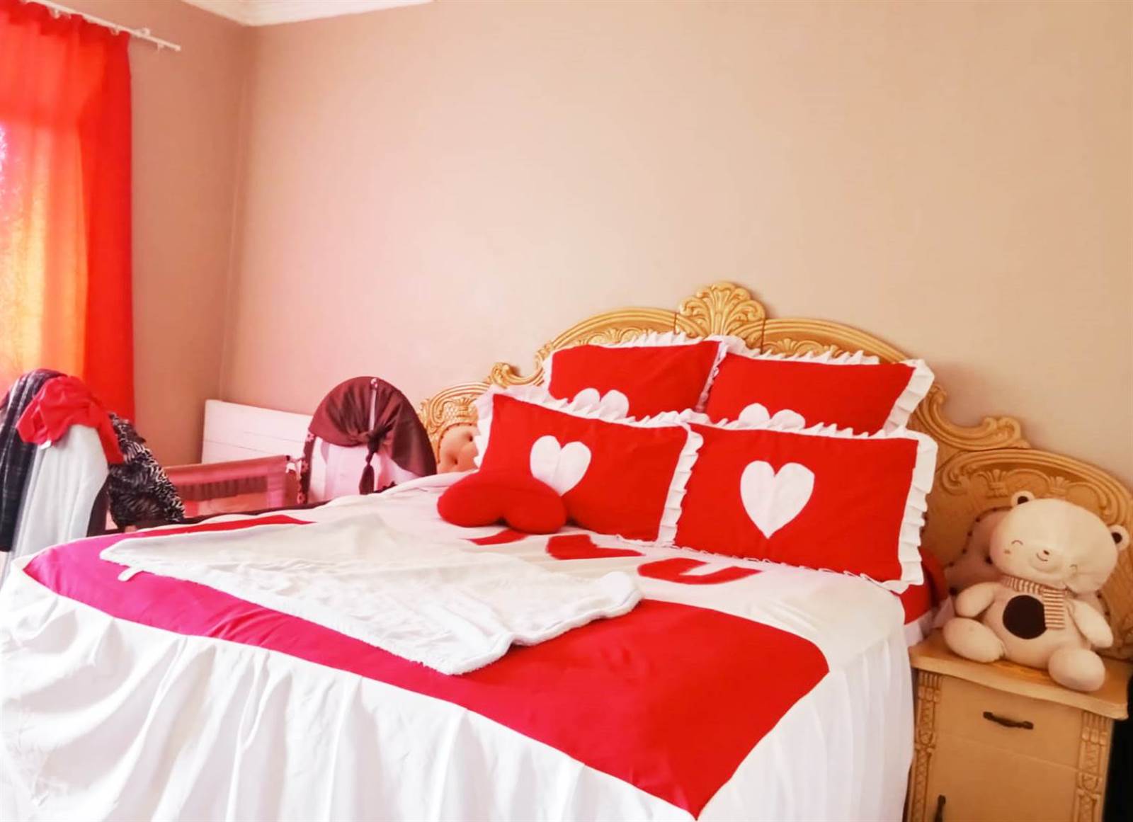 2 Bed Apartment in Port Elizabeth Central photo number 10