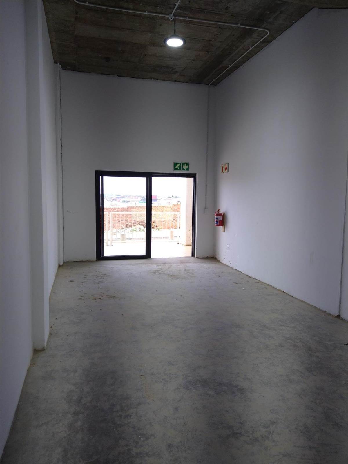 34.4  m² Retail Space in Wynberg photo number 4
