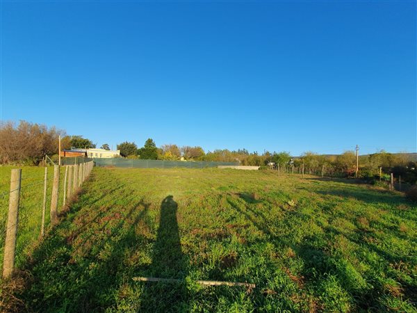 976 m² Land