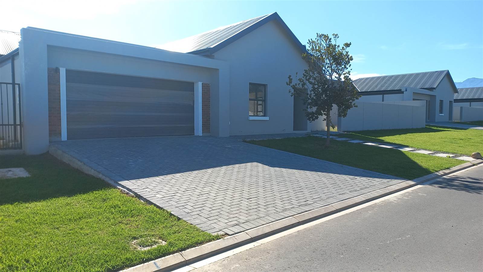 4 Bed House in Paarl photo number 2