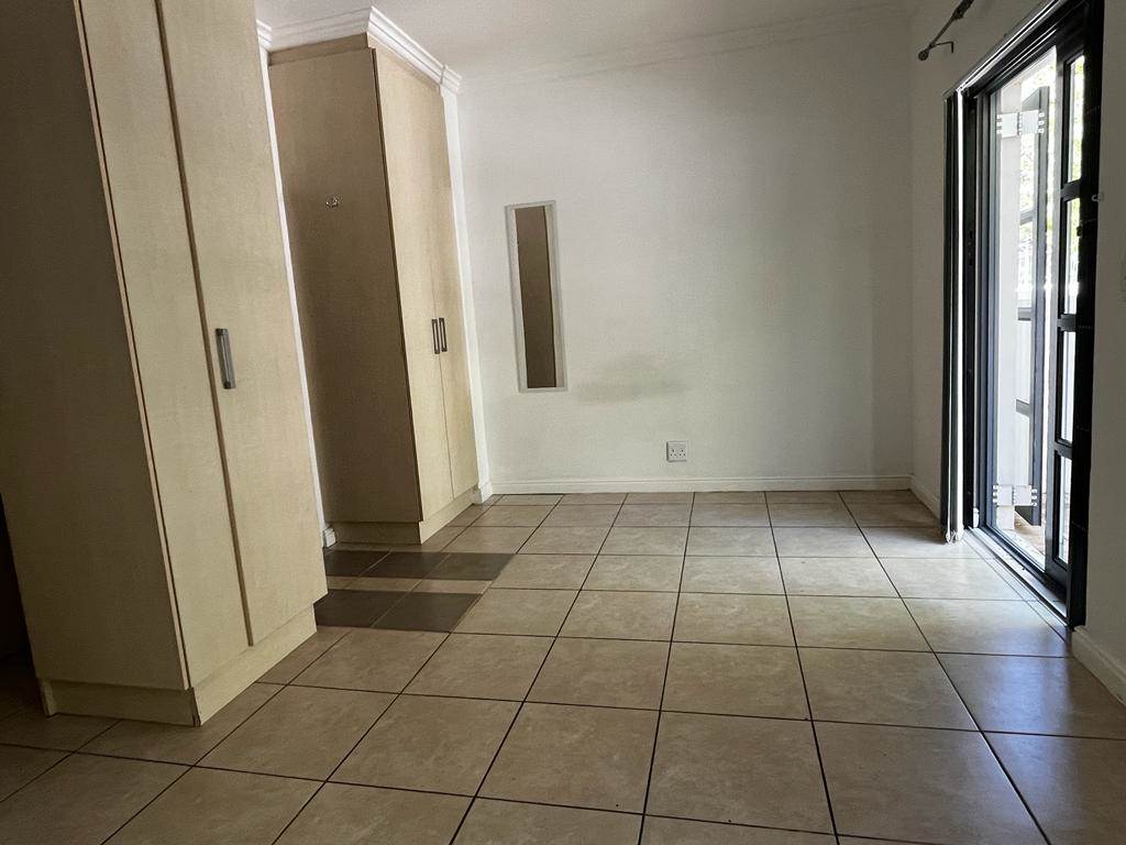 1 Bed Apartment in Stellenbosch Central photo number 4