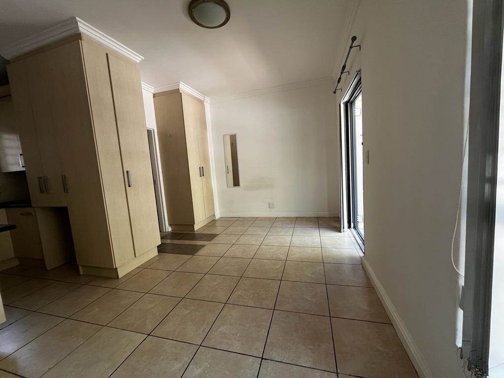 1 Bed Apartment in Stellenbosch Central photo number 6