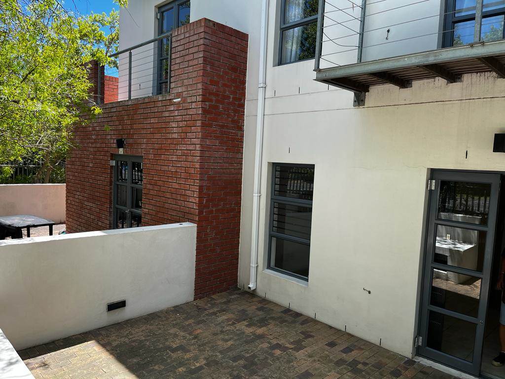 1 Bed Apartment in Stellenbosch Central photo number 2