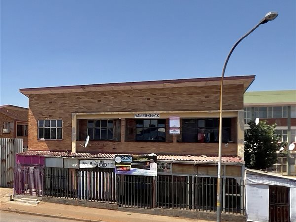 728  m² Commercial space in Kempton Park Central