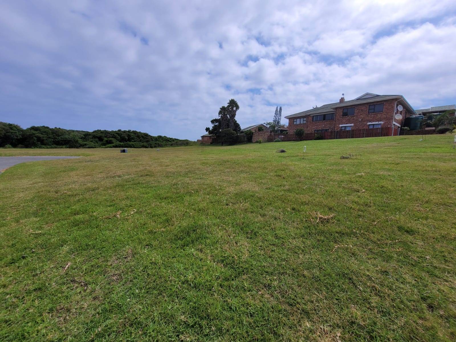 676 m² Land available in Cove Rock photo number 1