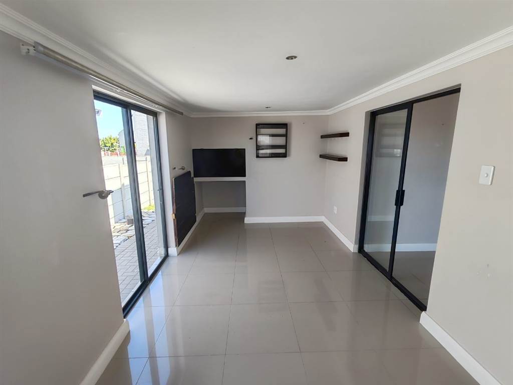 2 Bed Townhouse in Parsons Vlei photo number 13
