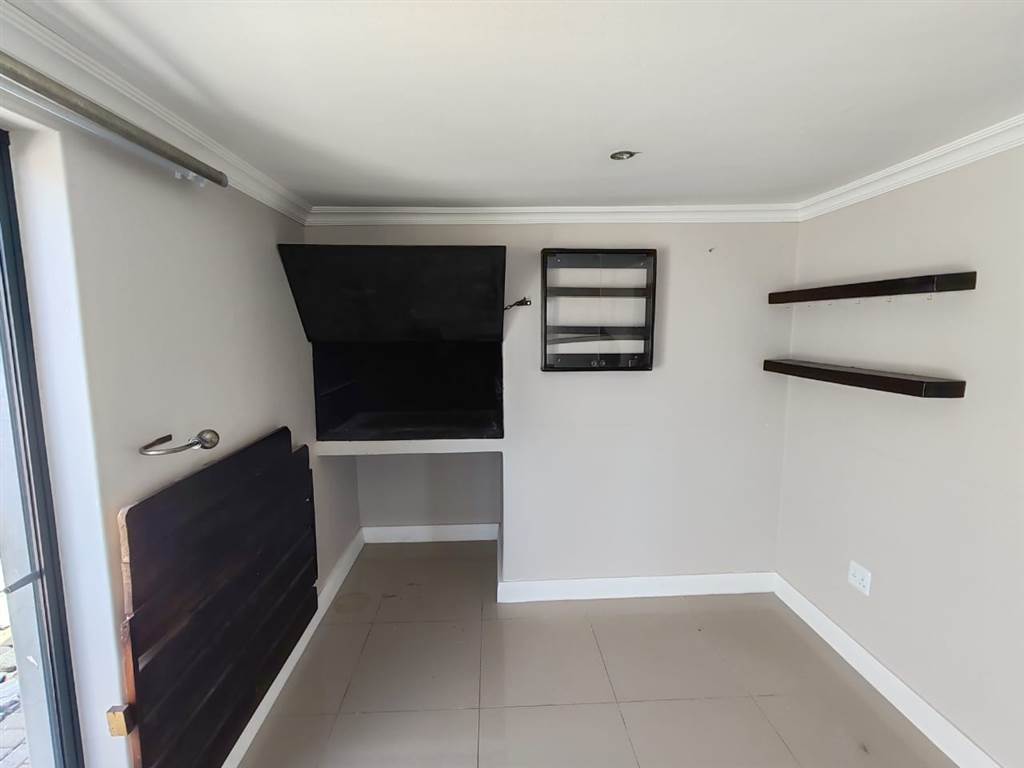 2 Bed Townhouse in Parsons Vlei photo number 12