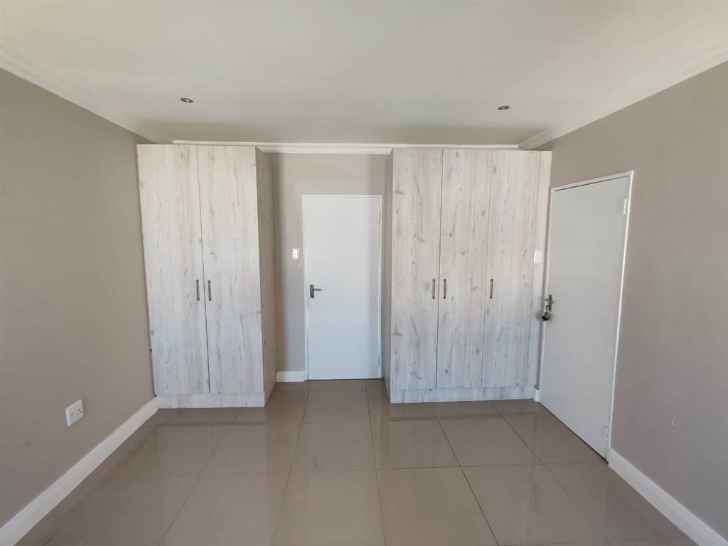 2 Bed Townhouse in Parsons Vlei photo number 14