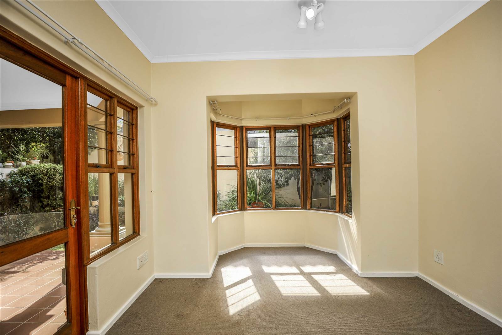 2 Bed Apartment in Bryanston photo number 6