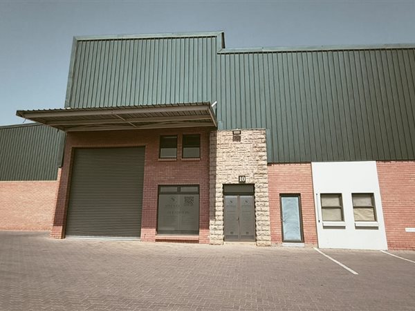 323  m² Industrial space