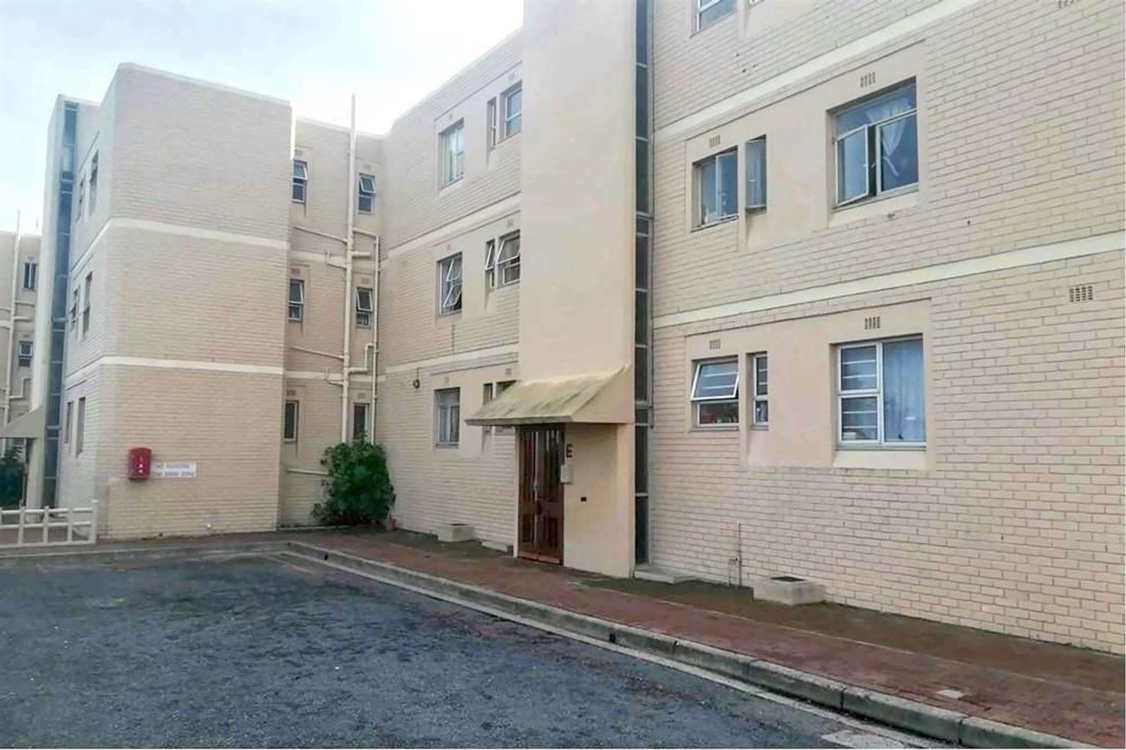 2 Bed Apartment in Milnerton Central photo number 17