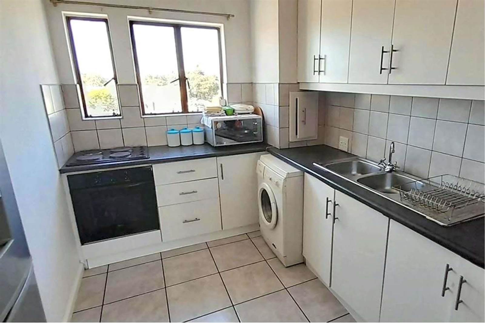 2 Bed Apartment in Milnerton Central photo number 5