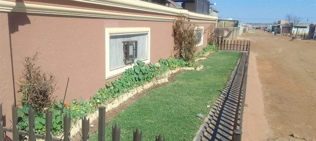 3 Bed House in Boitumelo photo number 4