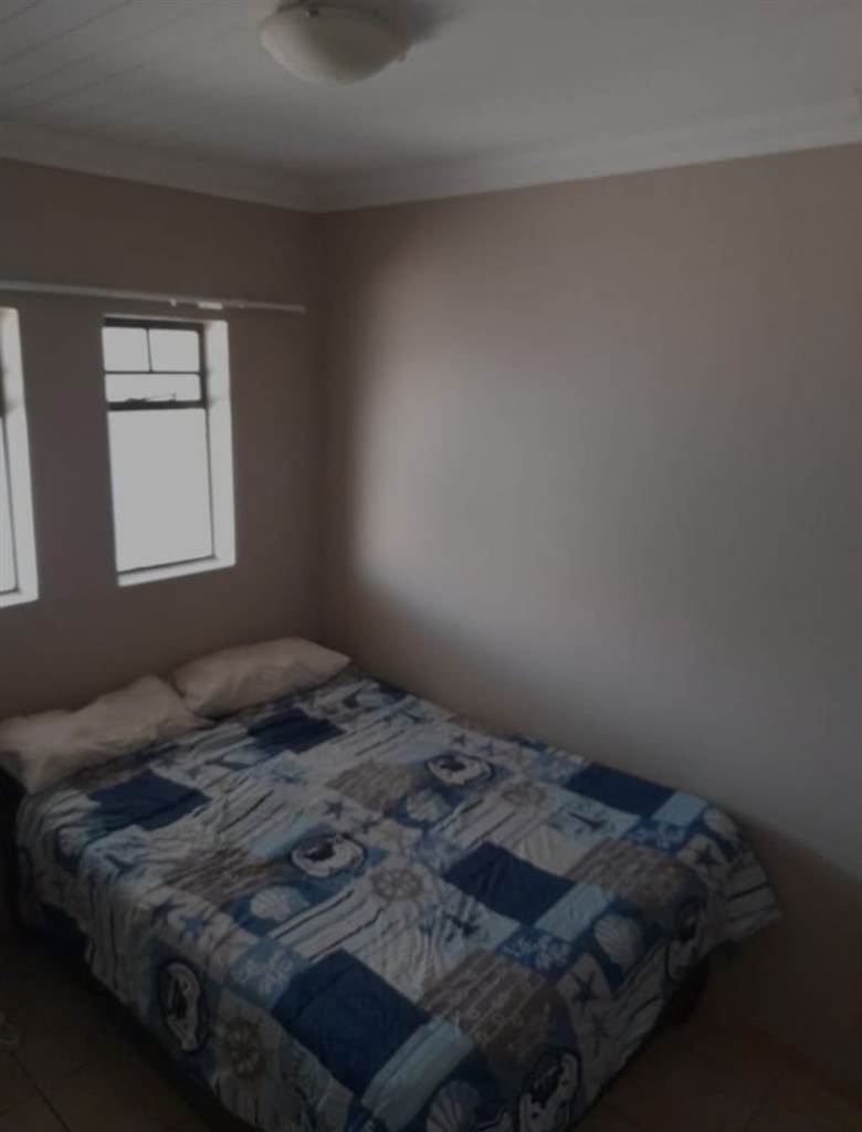 2 Bed House in Bellville Central photo number 8