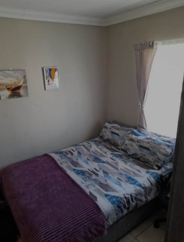 2 Bed House in Bellville Central photo number 9