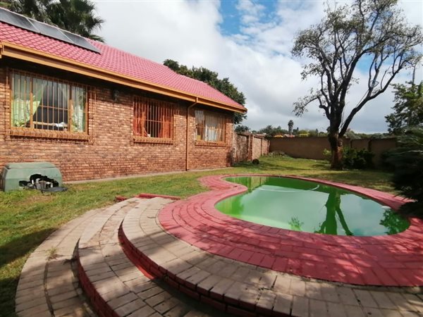 4 Bedroom House 4 Bedroom House