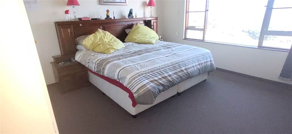 3 Bed Apartment in Umtentweni photo number 12