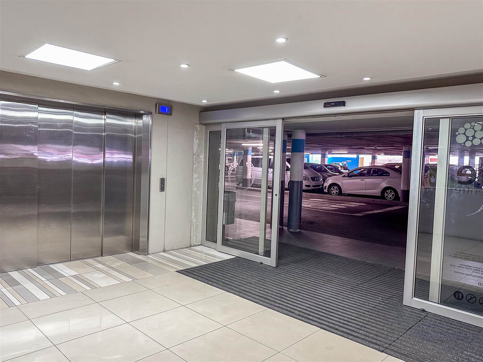 75  m² Commercial space in Durbanville Central photo number 2
