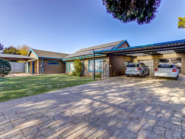 6 Bedroom House