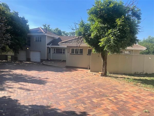 4 Bed House in Three Rivers East