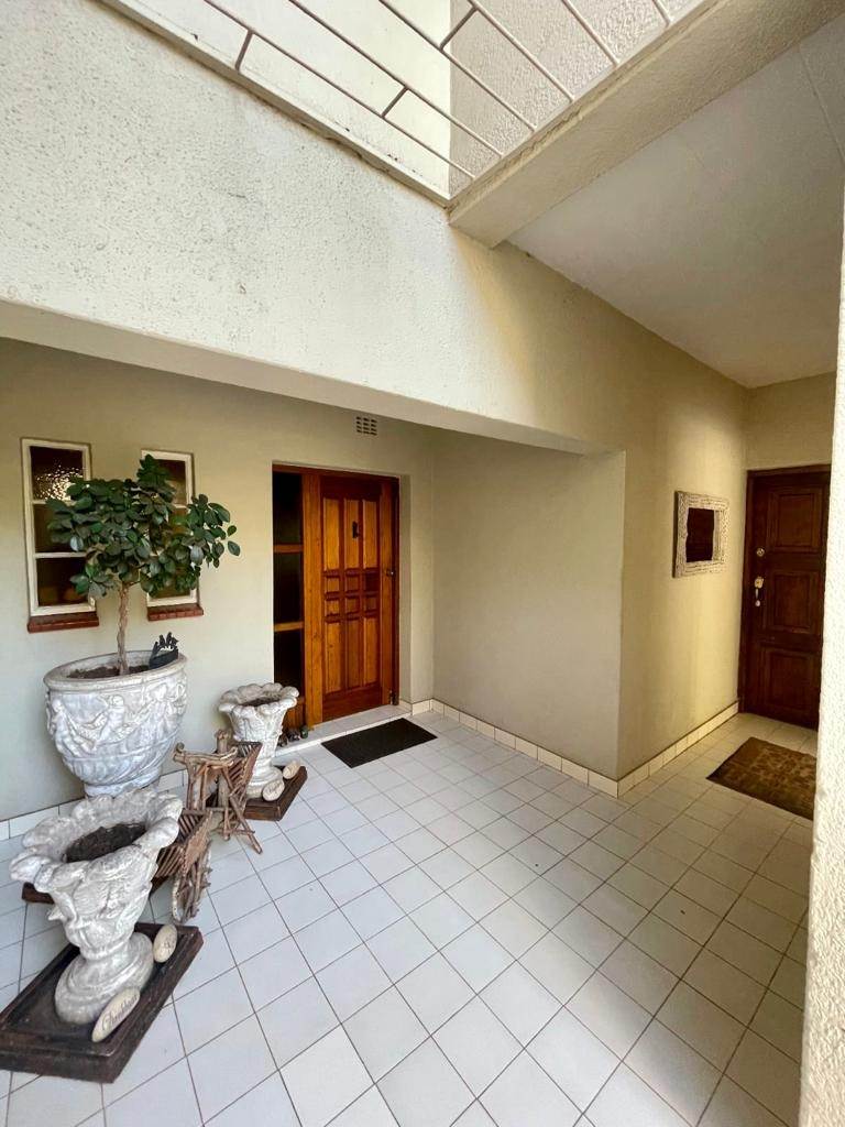 3 Bed Townhouse in Westonaria photo number 3