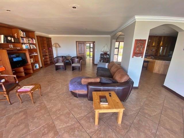 7 Bed House in Outeniqua Strand photo number 11
