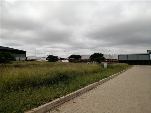 6 473 m² Land