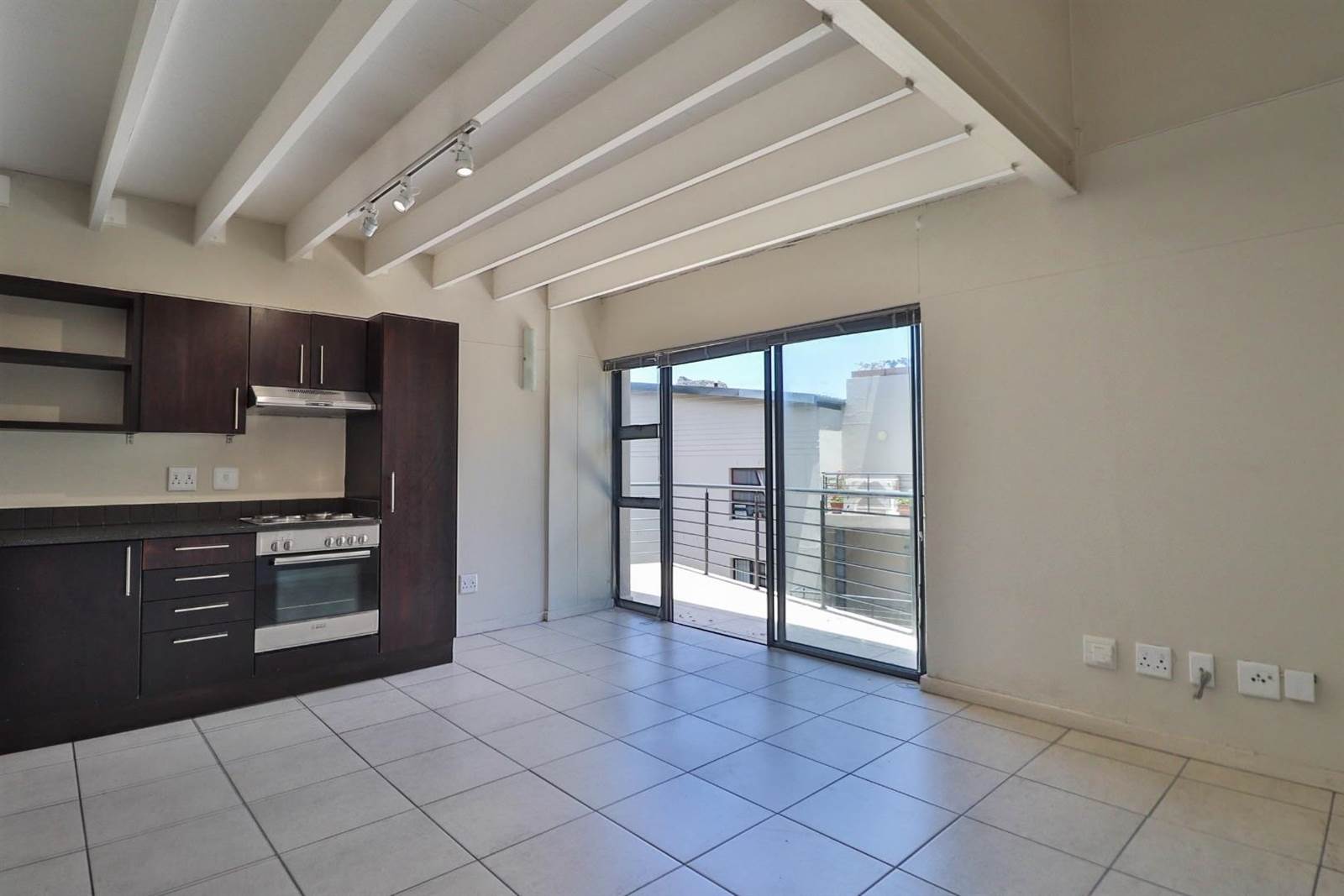 2 Bed Apartment in Hout Bay and surrounds photo number 3