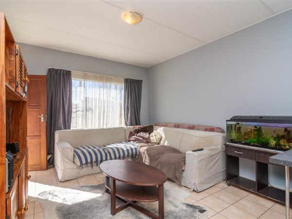 2 Bed Apartment in Grobler Park