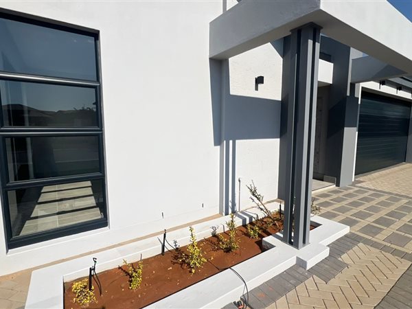 4 Bedroom House 4 Bedroom House