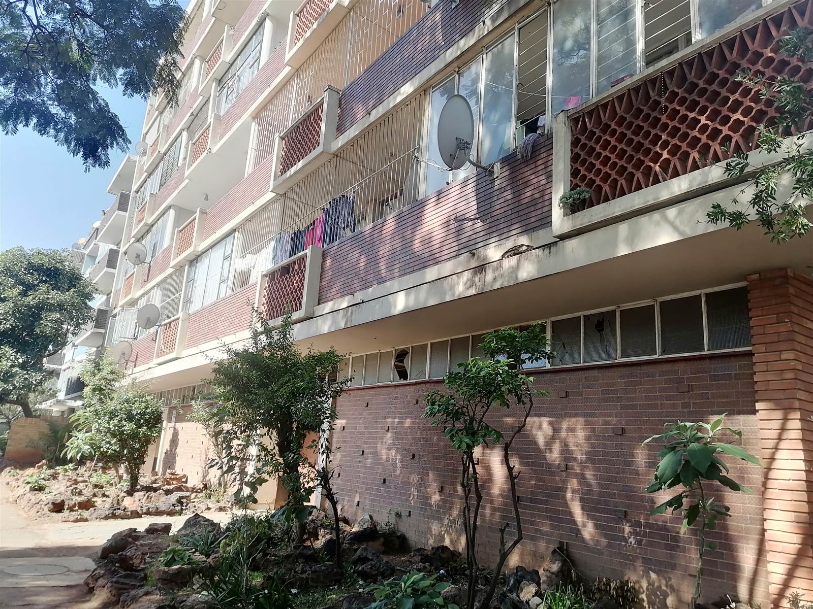 1 Bed Apartment in Yeoville photo number 29
