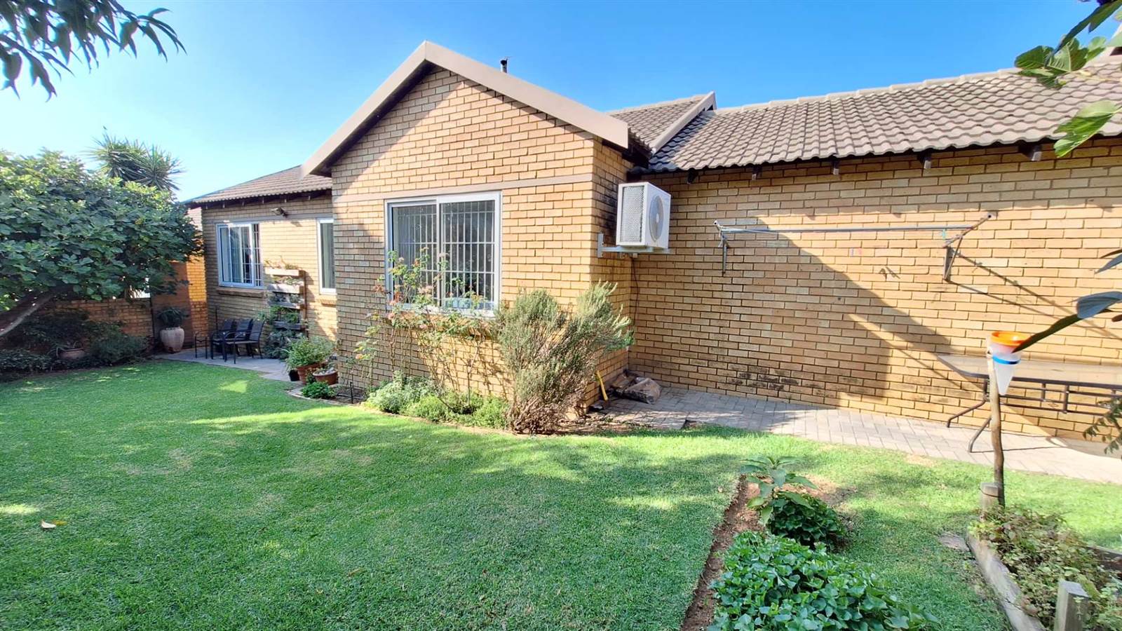 3 Bed Townhouse in Olivedale photo number 5