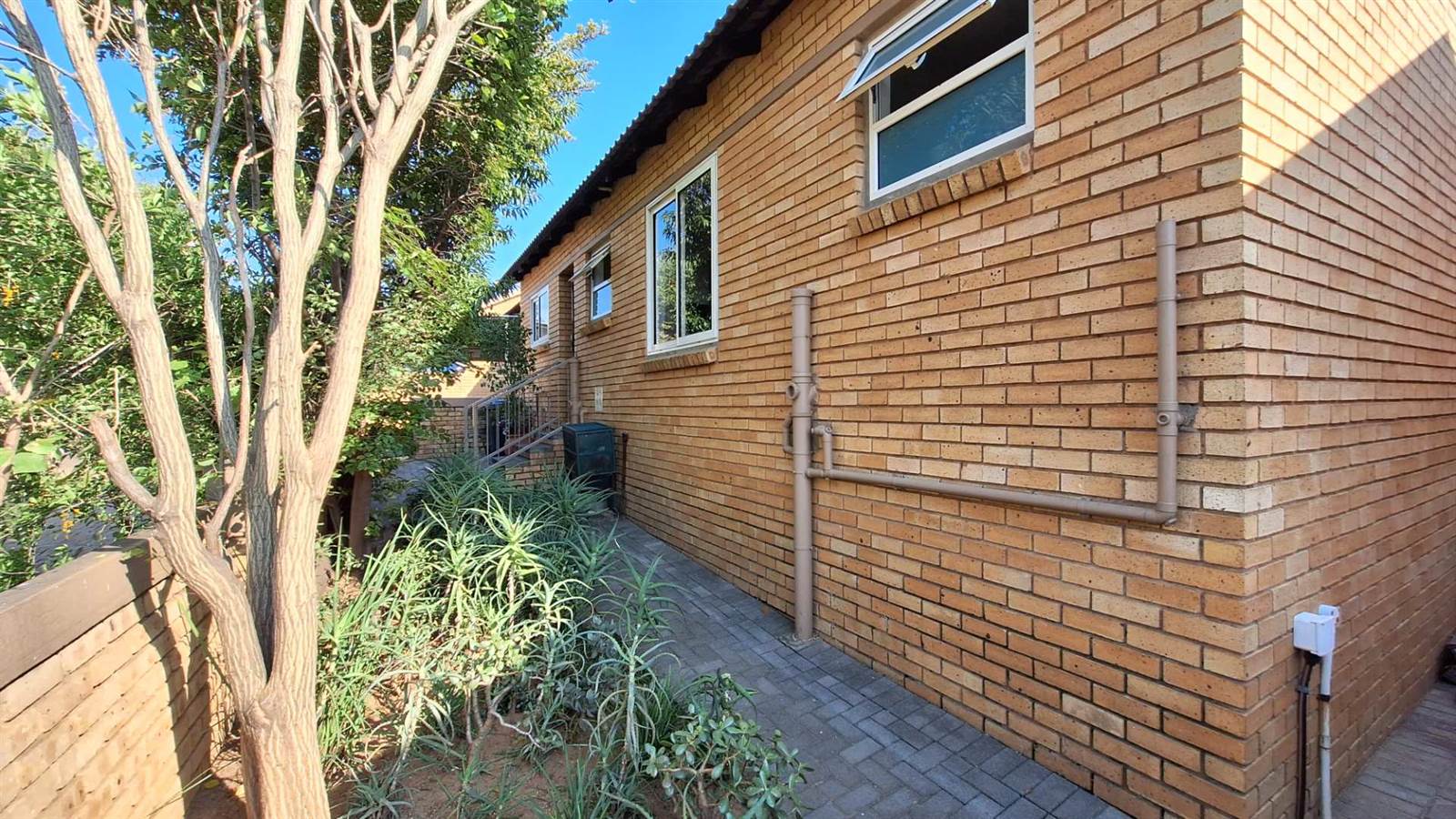 3 Bed Townhouse in Olivedale photo number 26