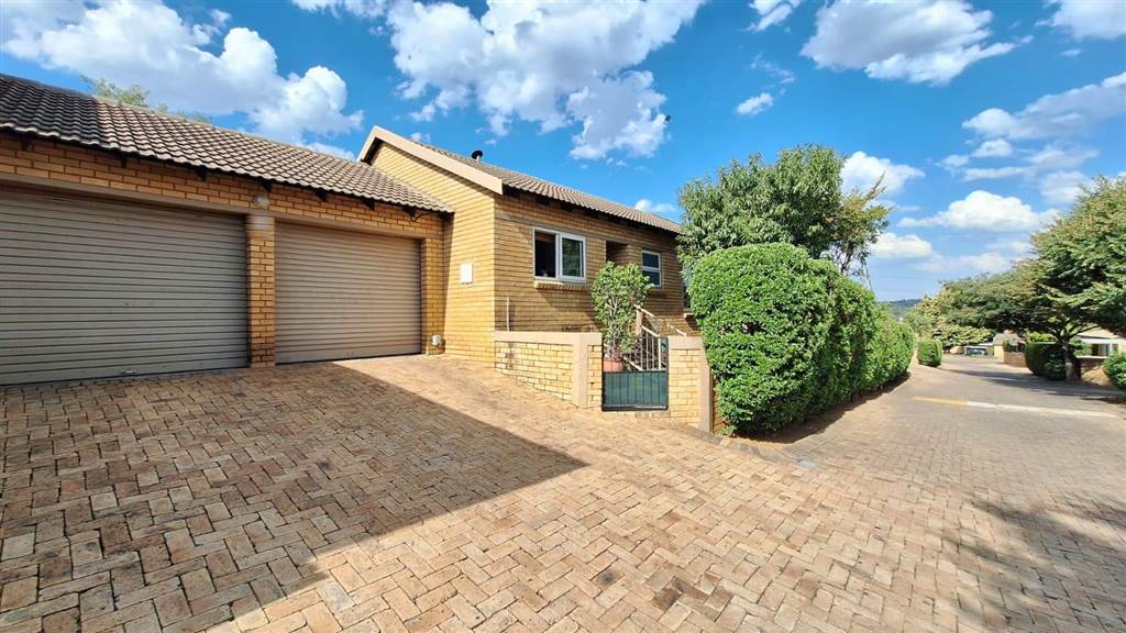 3 Bed Townhouse in Olivedale photo number 28