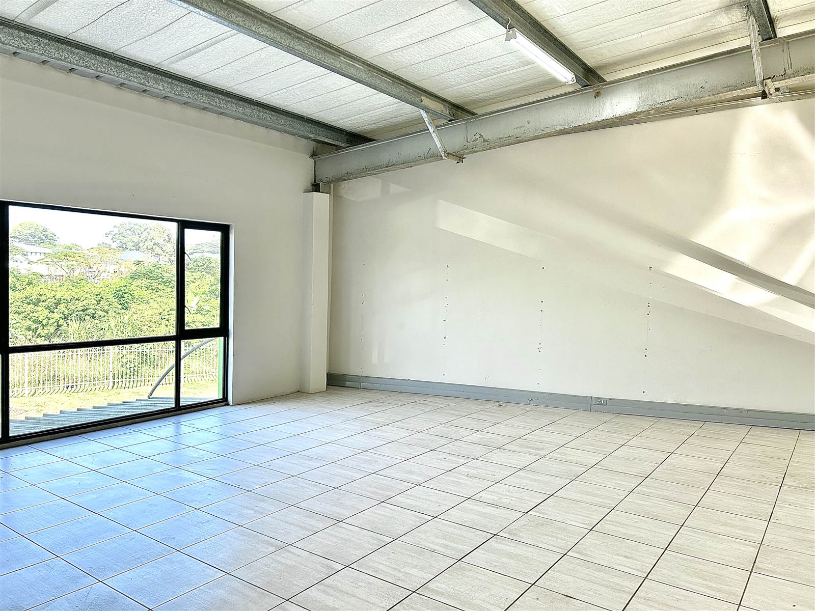 155  m² Industrial space in Shakas Head photo number 8
