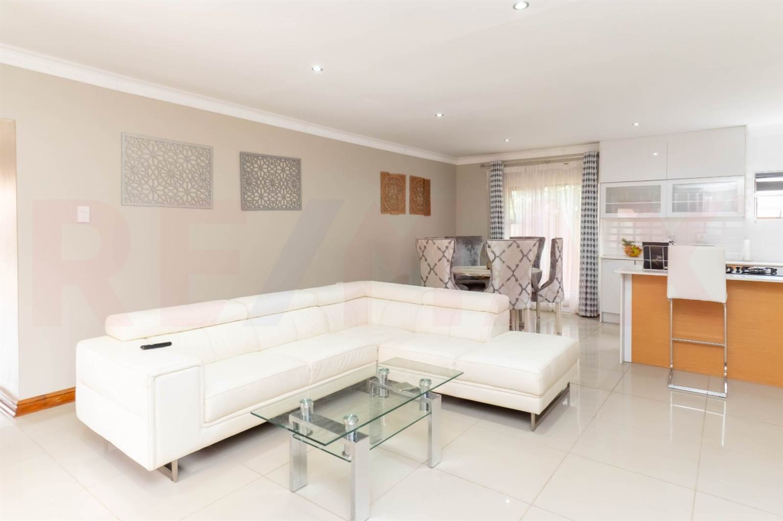 3 Bed Townhouse in Wilkoppies photo number 8