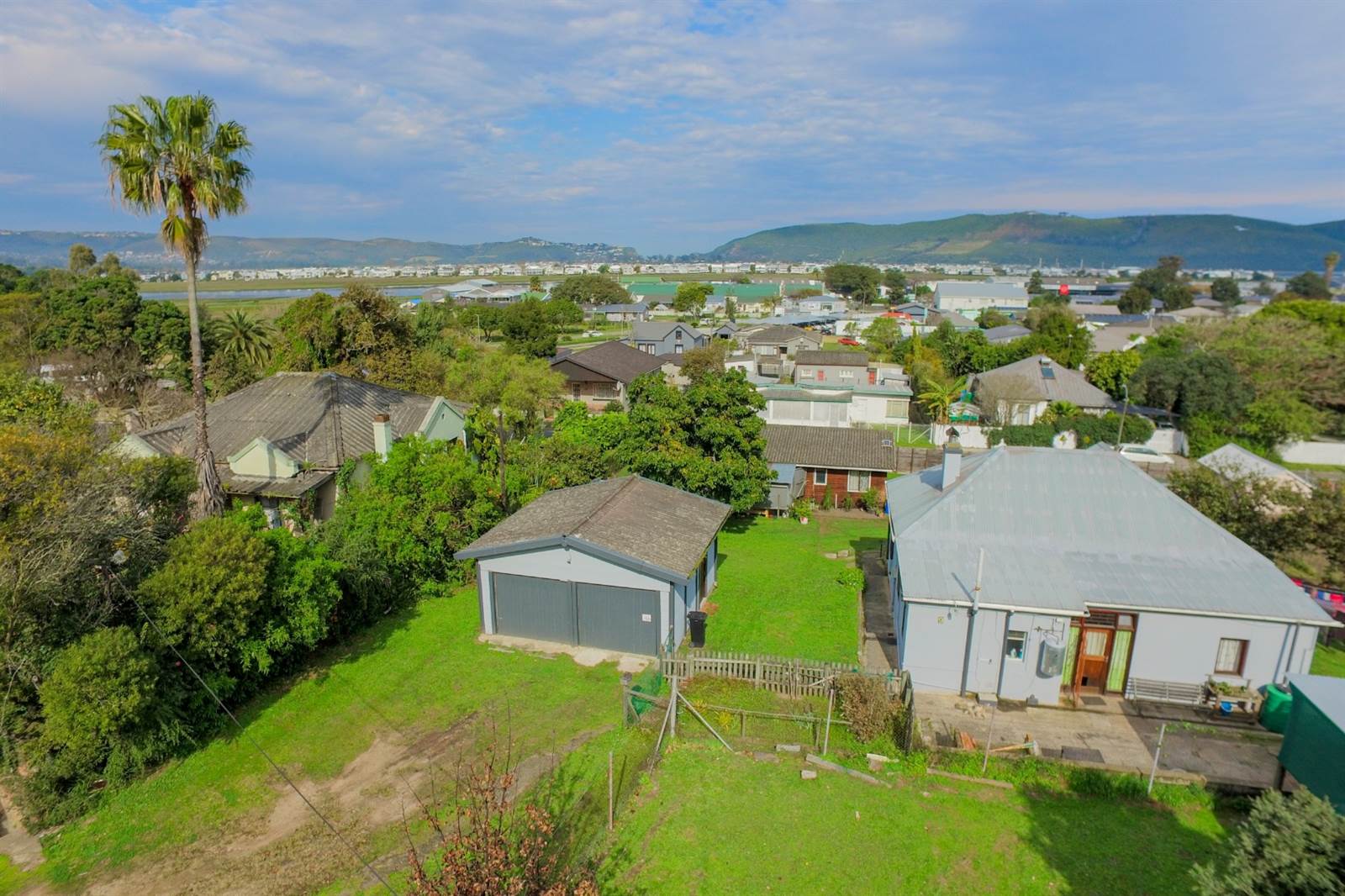 6 Bed House in Knysna Central photo number 4