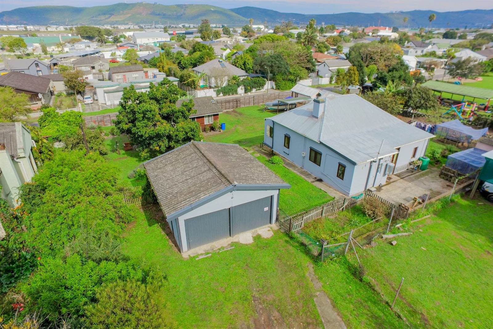6 Bed House in Knysna Central photo number 3