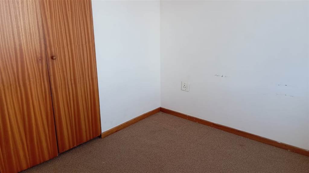 2 Bed Apartment in King Williams Town photo number 11