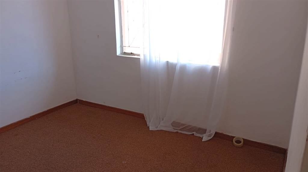 2 Bed Apartment in King Williams Town photo number 13