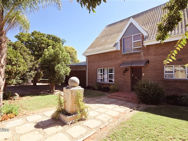 4 Bedroom House 4 Bedroom House