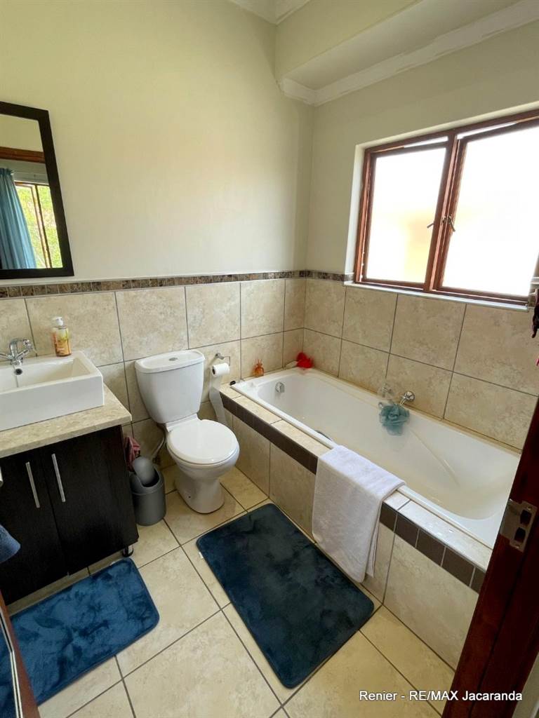 2 Bed Apartment in Pretorius Park photo number 19